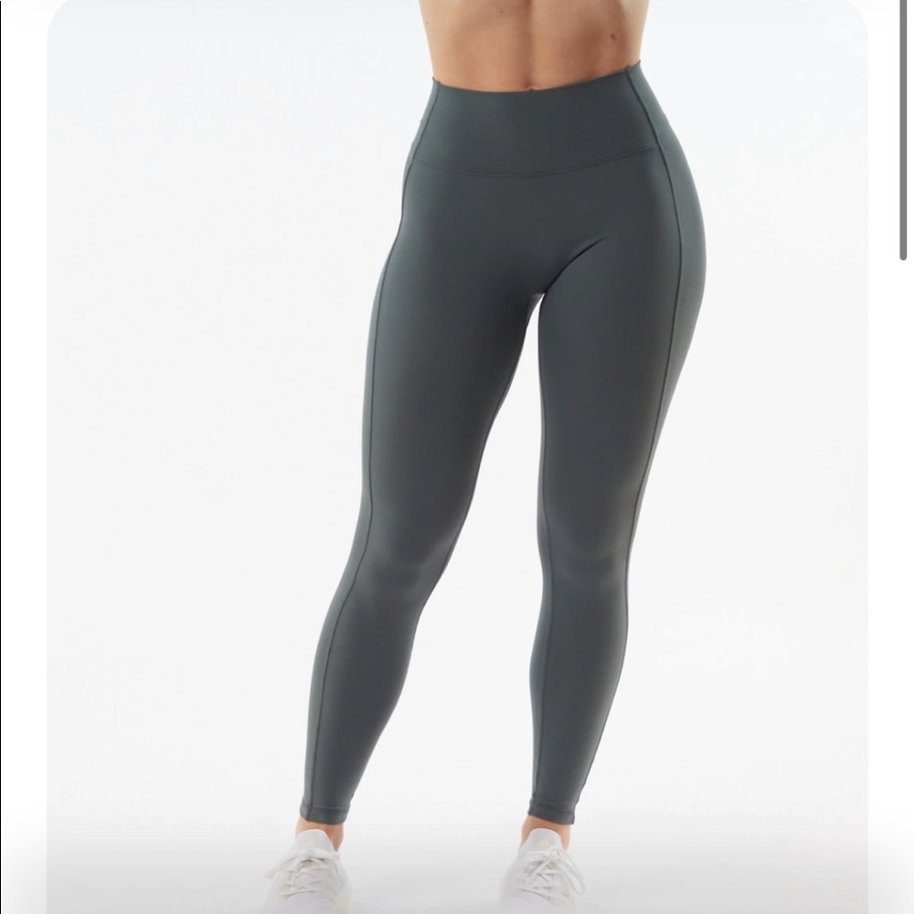Alphalete Pulse Kinetic Legging - Porcelain Grey (Small)